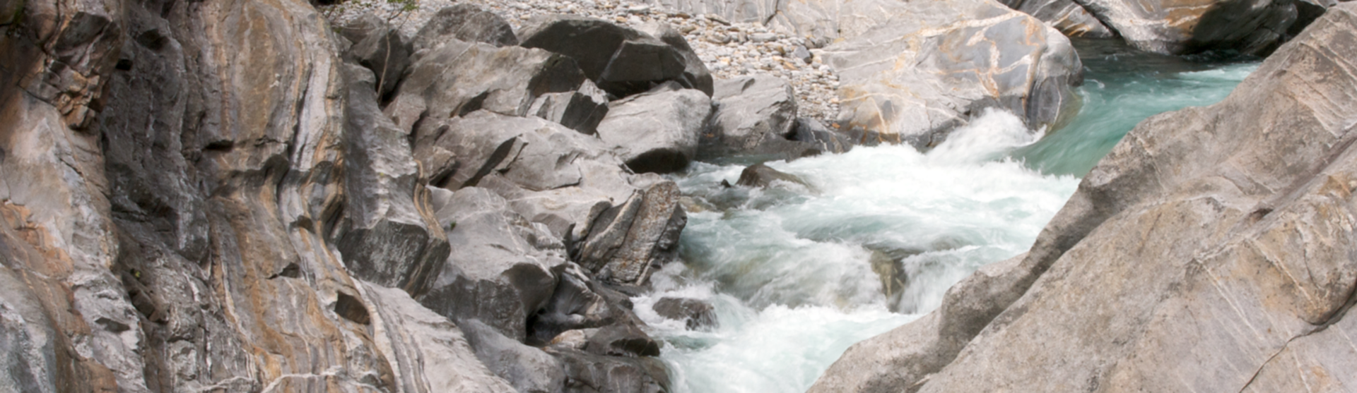  Hintergrund_Kontakt_1920x556px.png